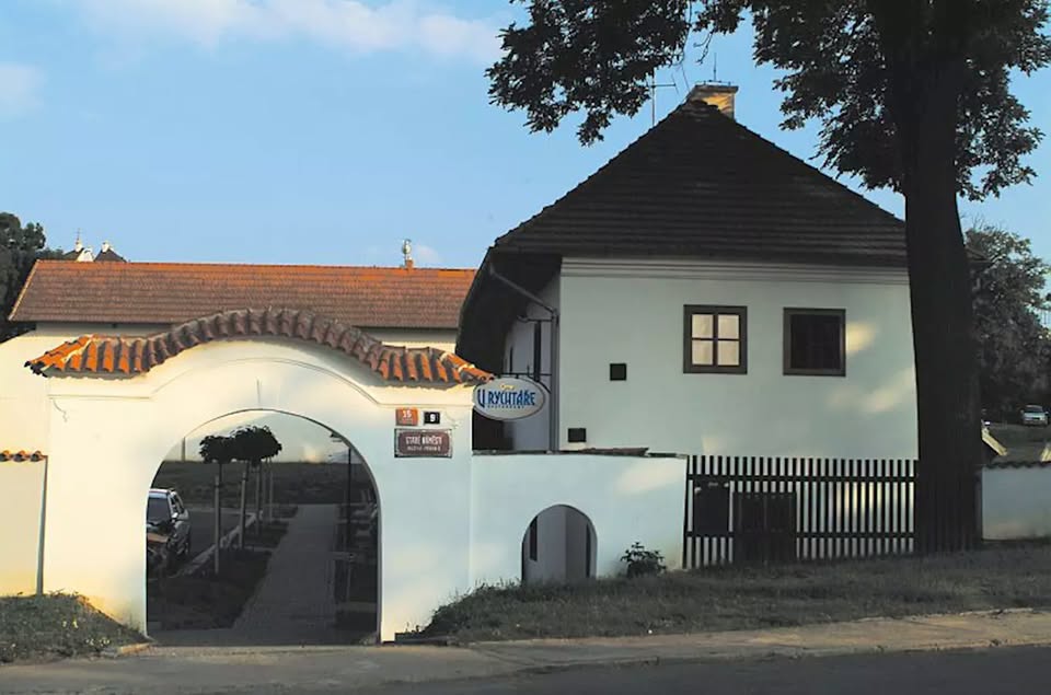 Komentovaná procházka Prahou 6: Ruzyně – od sídliště ke statkům