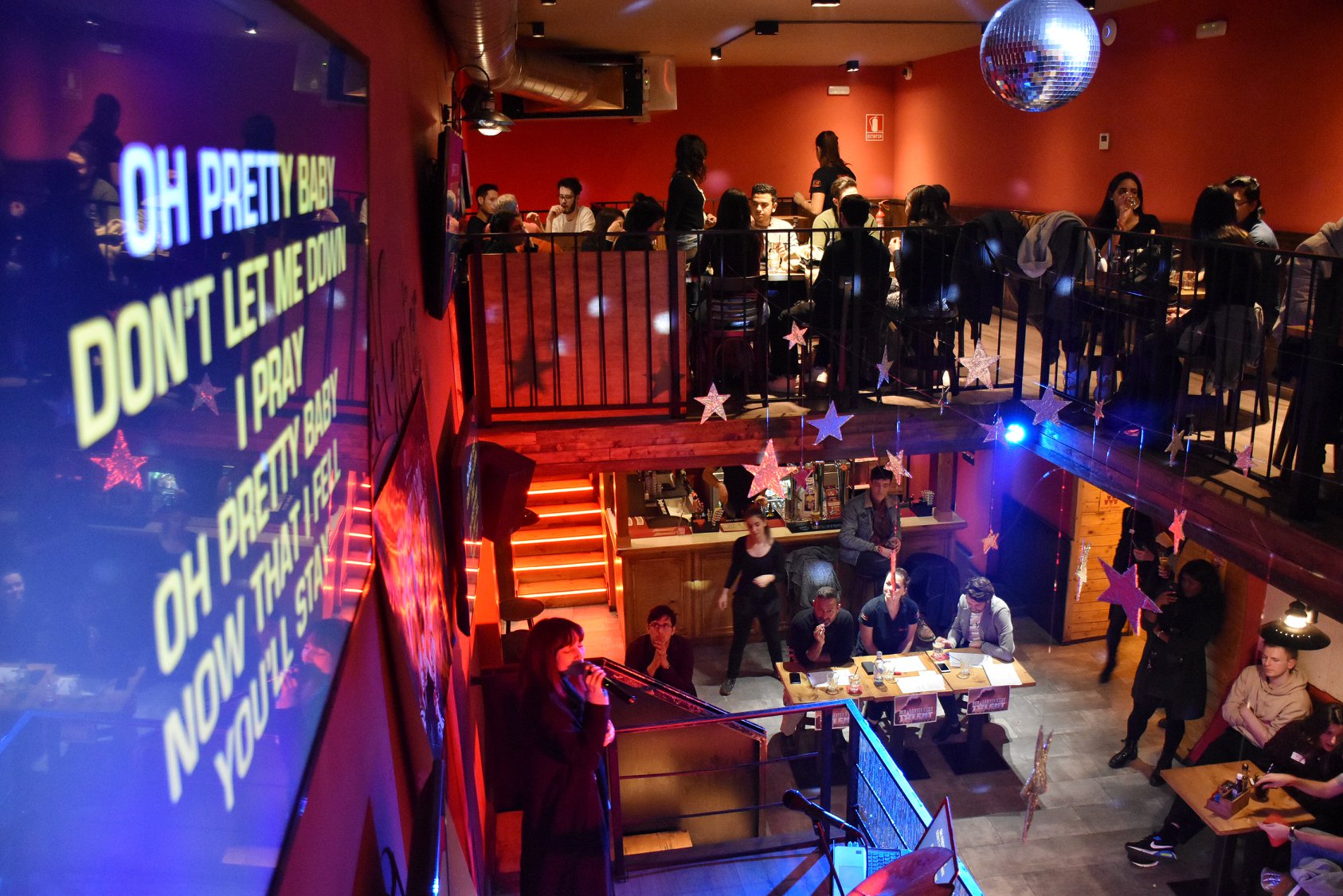 Solo Travelers & Backpackers Meetup – Saturday Pre-Party in Barcelona