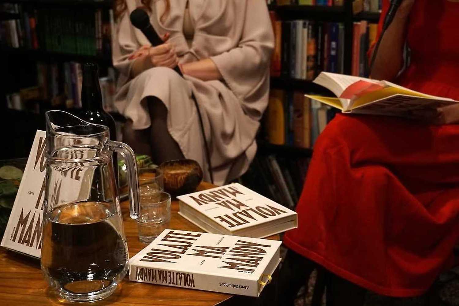 Čitateľský Kľud: Alena Sabuchová – Volajte ma Mandy