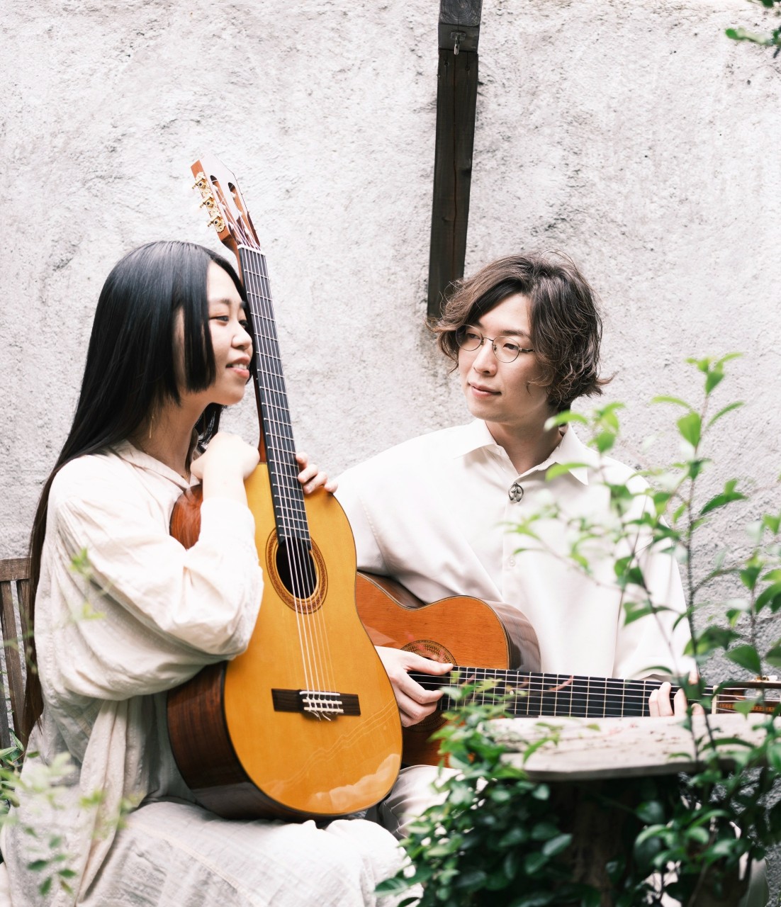 Japanese folk guitar duo with vocals, by Yurina Hamano & Hirosato Ito