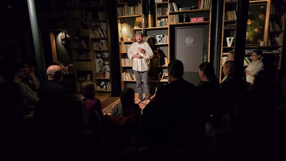 Martin Hak: Žabí sláva a opičí sen