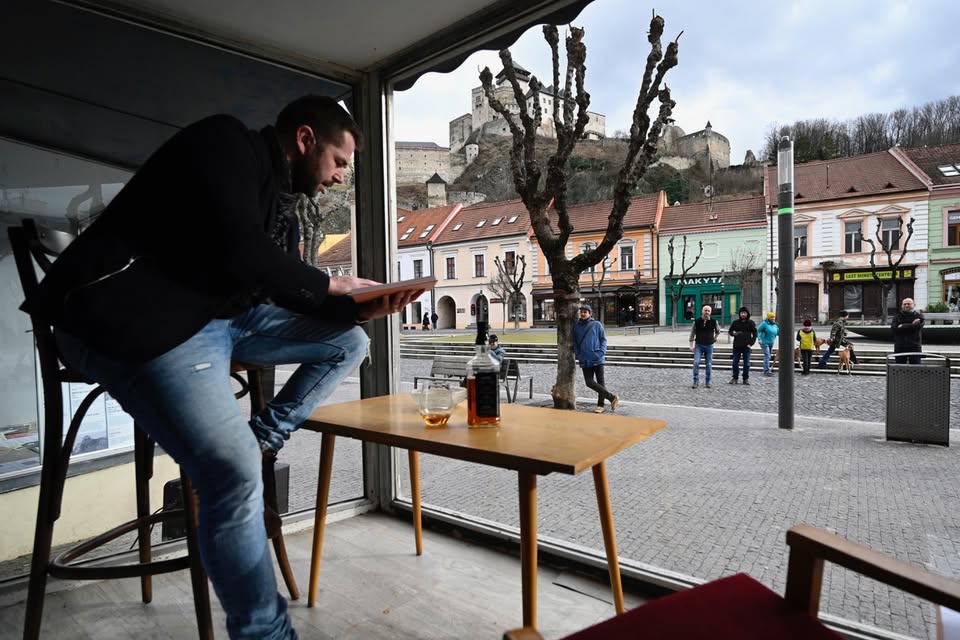 Nedeľný výklad poézie XV.: Zimné objatia
