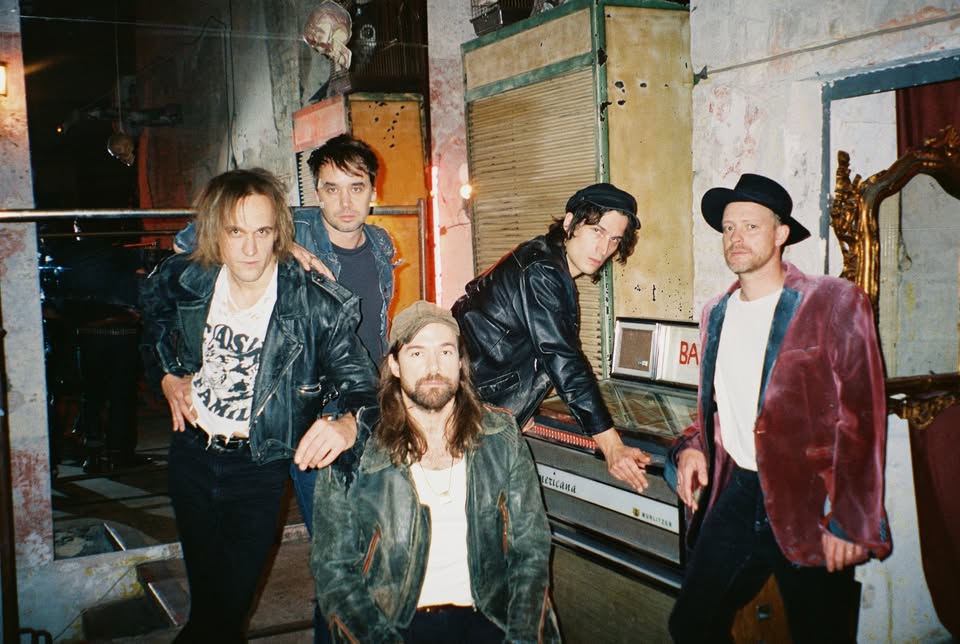 SID VISION + RIOT SPEARS + A LAZY CAT // @Neue Zukunft