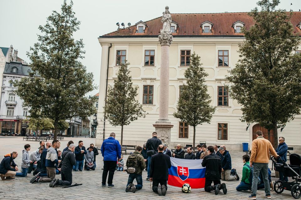 "Rosary rally" ruženec mužov v Bratislave