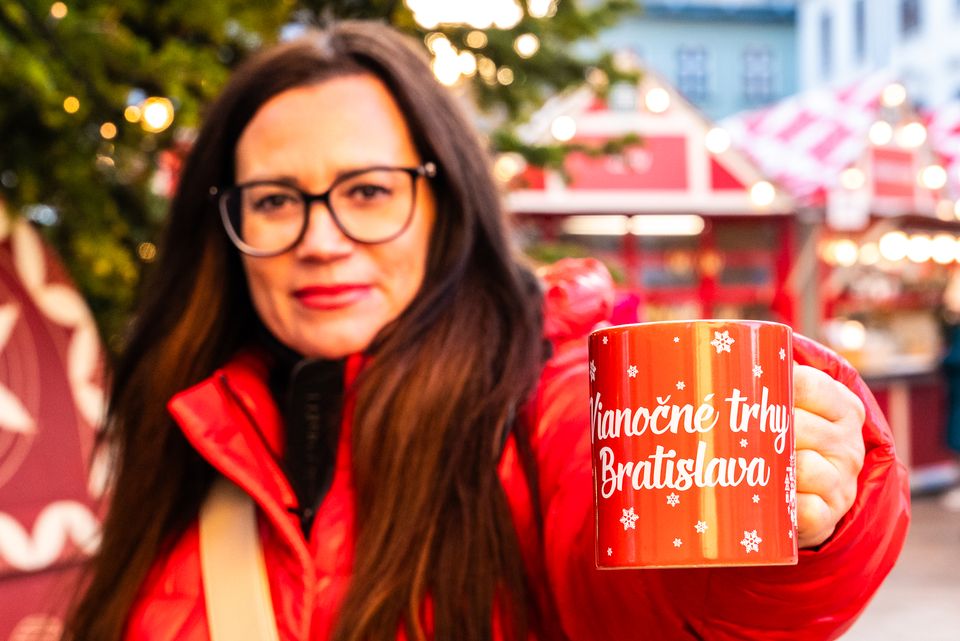 🎄 Prines si vlastný hrnček na Vianočné trhy v Bratislave! 🎄