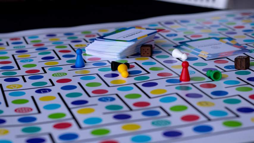 Self development game "Labyrinth" - topic "Finance"