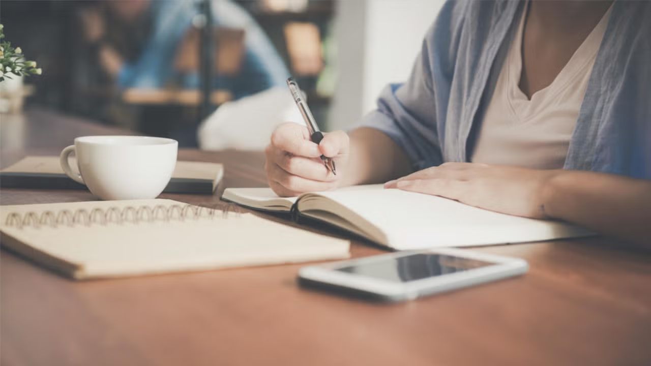 CREATIVE WRITING & COFFEE (DNA. CAFÉ)