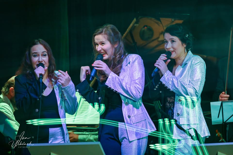 HOT SISTERS MINI BAND - koncert