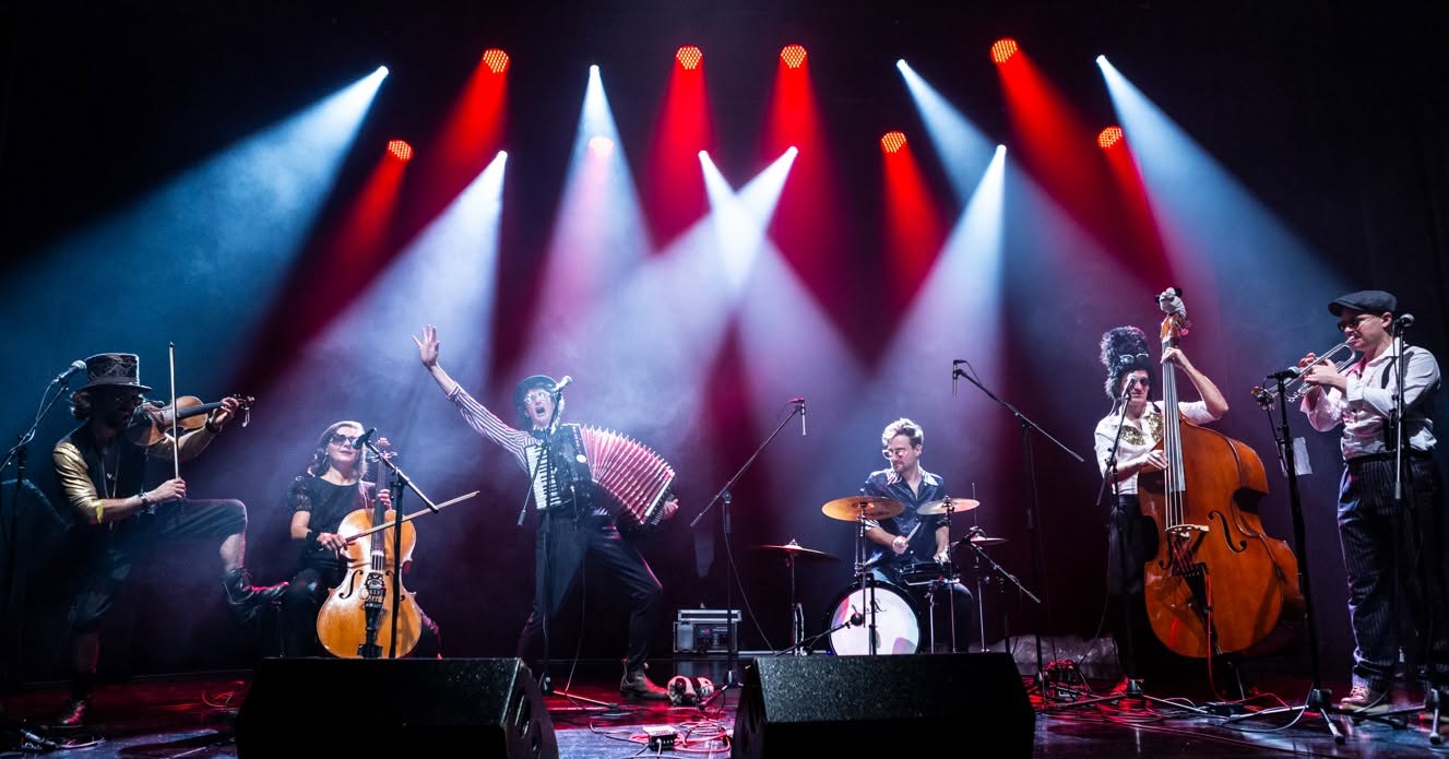 FEKETE SERETLEK V ČÍTÁRNĚ UNIJAZZ