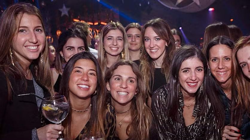 MEGA SATURDAY DJ PARTY & SALSA-BACHATA WORKSHOP + LA FIRA DISCO (FREE)
