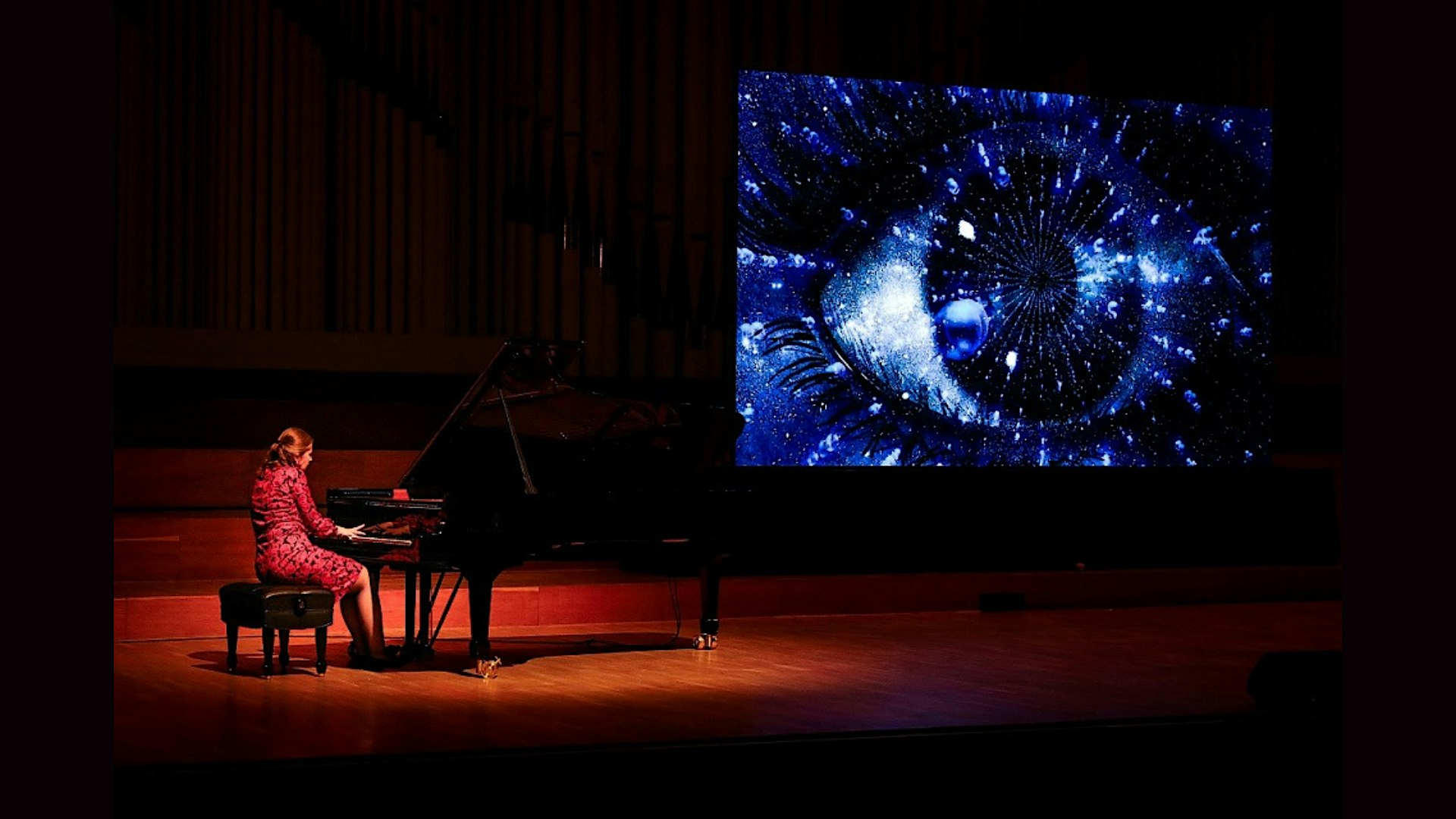 Natalia Sklarenko - Klaviershow mit Projektion LUX AETERNA