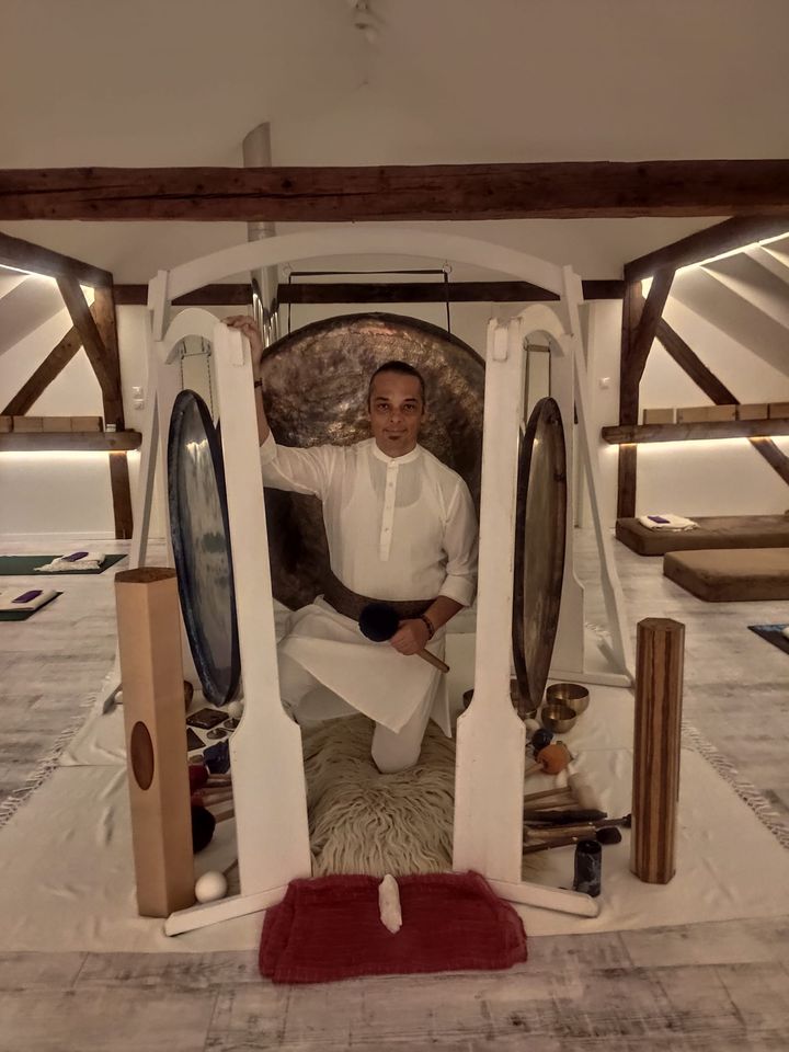 Liečivá Gongová Meditácia Brno - Gong Meditation Brno with Brij Allen Mahajan