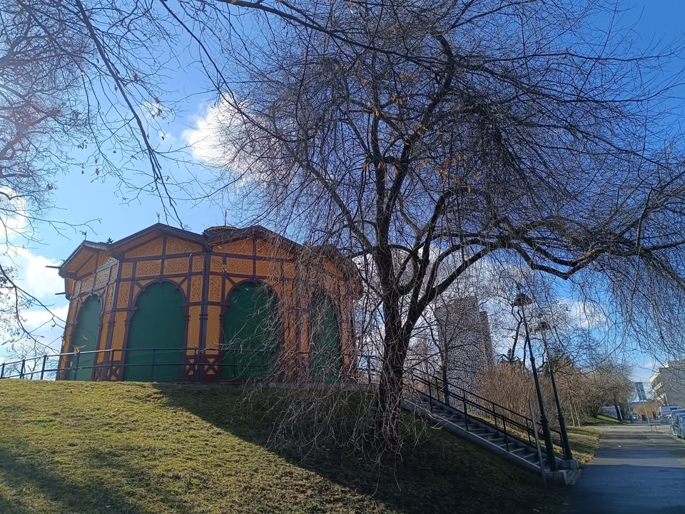 Procházka Letnou od kolotoče ke Kramářově vile