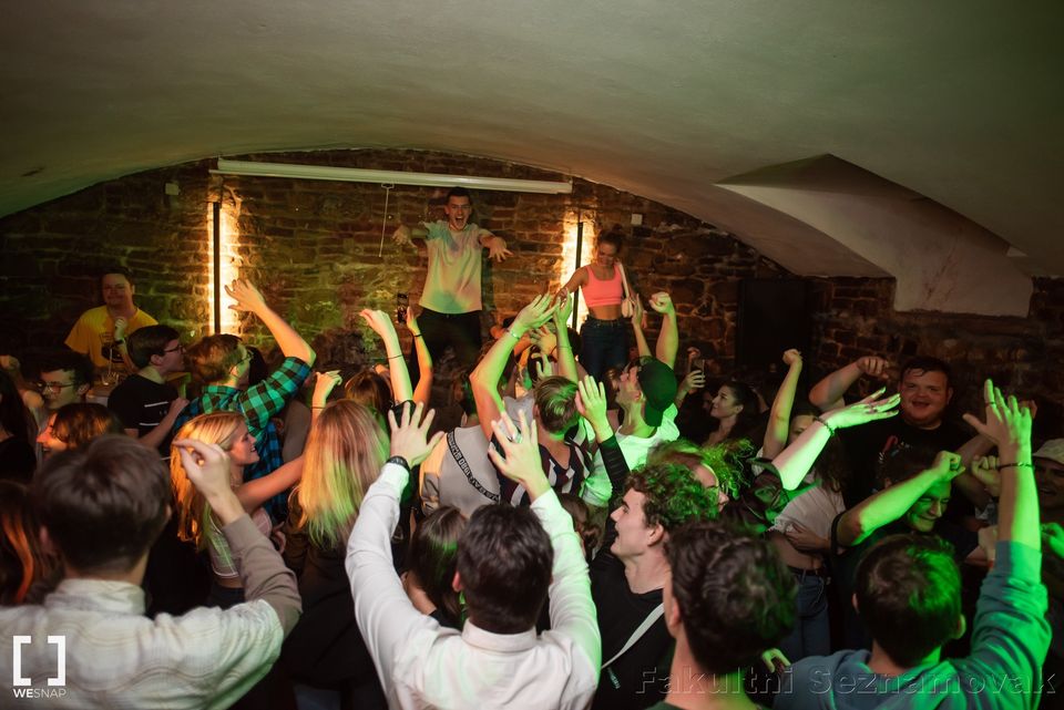 Prvácká AFTERPARTY Fakultního seznamováku 2024