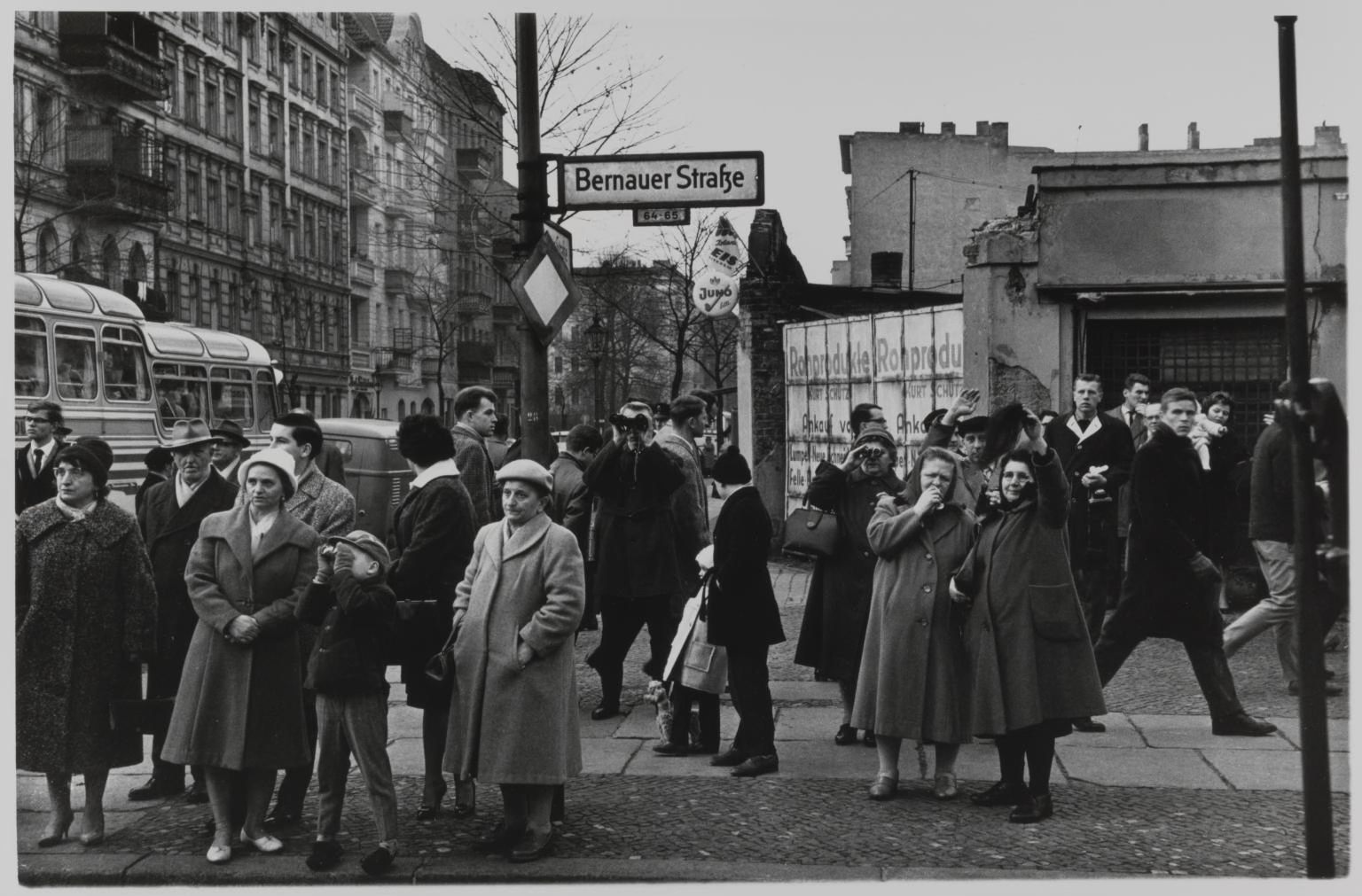 Checkpoint Charlie / vánoční bazar