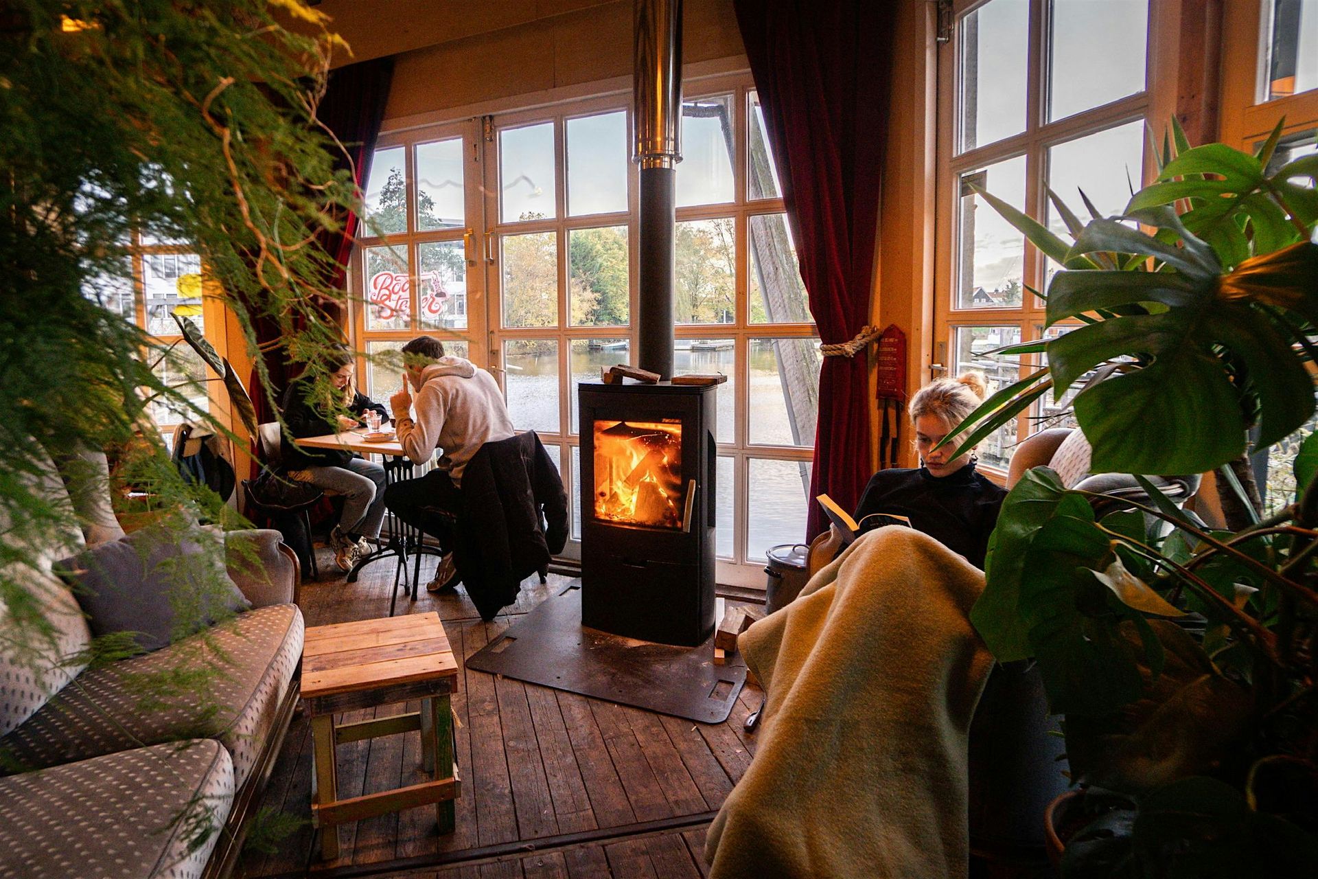 Offline Hangout  | Cafe De Ceuvel
