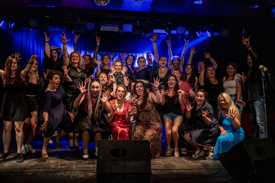 i Ty ZPÍVEJ! - open stage pro zpěváky + HLASOVKA a KYTAROVKA s Ivetou HØLAS