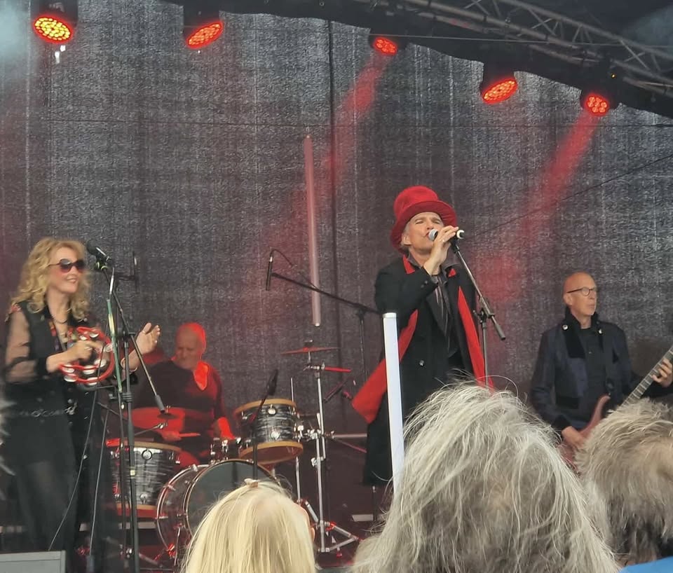 BROWN SUGAR - THE GREAT ROLLING STONES SHOW live im BALLHAUS BERLIN