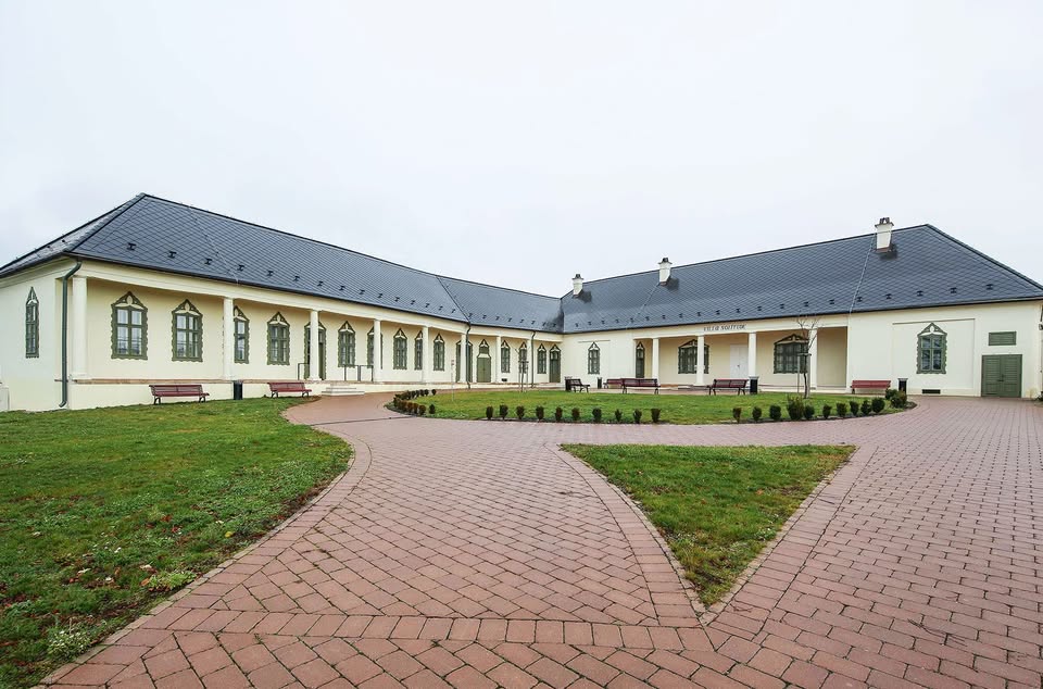 Prednáškové popoludnie 04/25 v kúrii