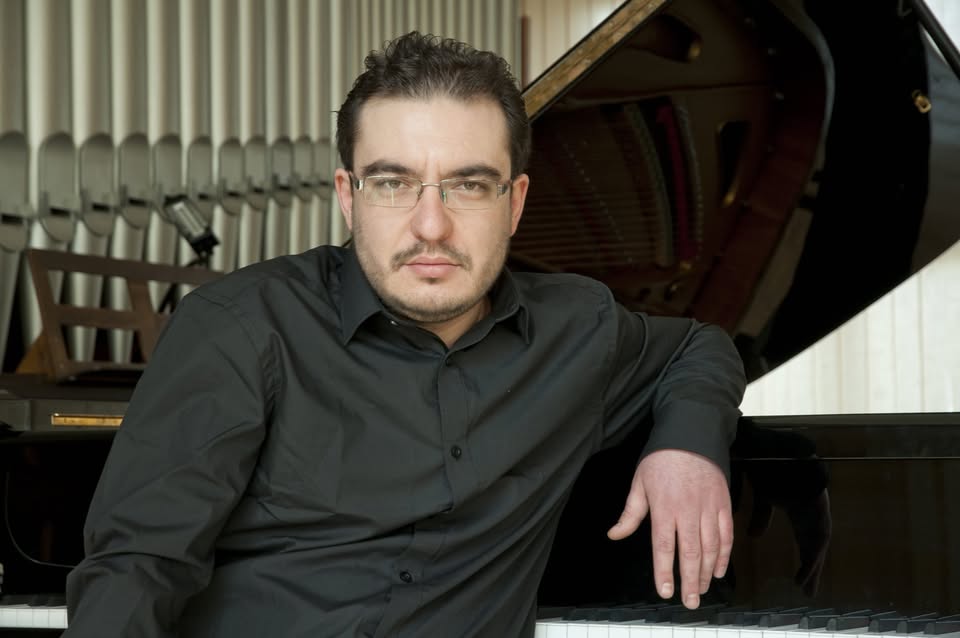 Festival Hudba pod hradom - klavírny recitál Mateja Arendárika
