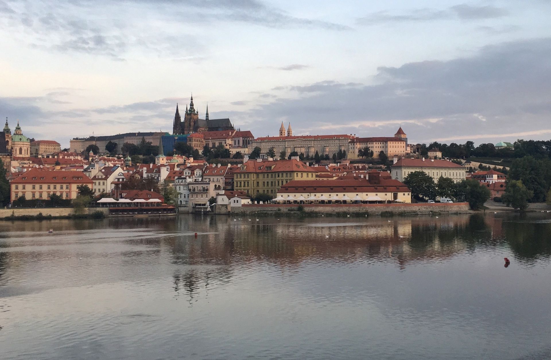 Couráme se podvečerním tajemným Pražským hradem
