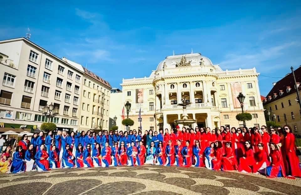 Việt Phục Bộ Hành- Lan Toả Văn Hoá Việt
