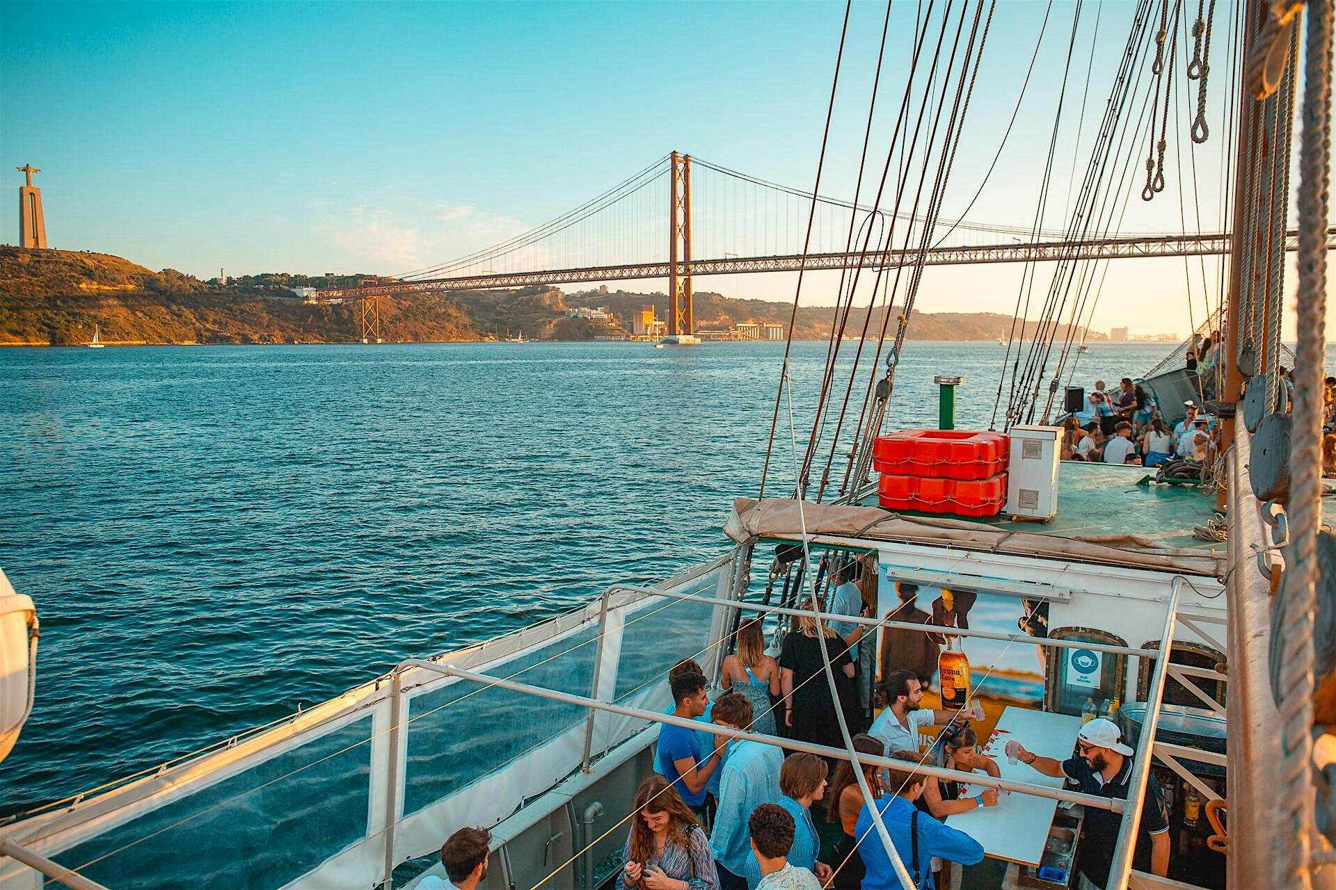 Lisbon: Day Boat Party with Live DJ and Night Club Entry