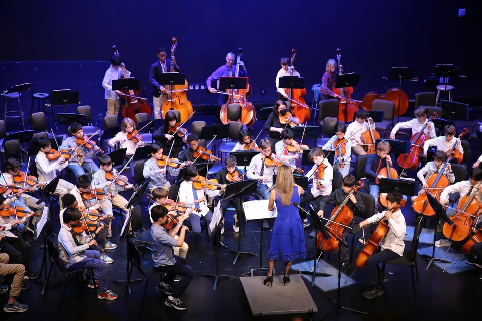 Smyčcový orchestr a jazz band Collegiate (USA) & český pěvecký sbor Osmikvítek