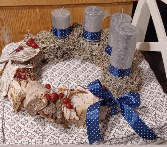 Adventný veniec z prírodných materiálov