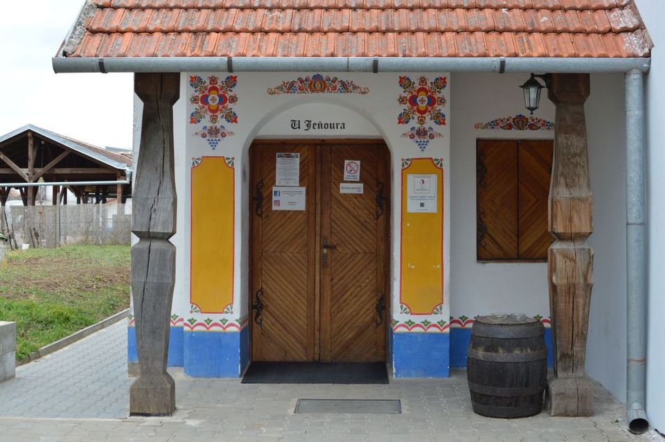 Posezení ve sklípku "U Jeňoura" v Nechorech