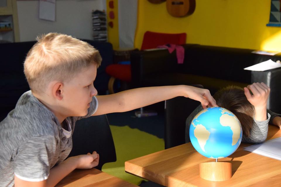 Kosmická výchova - Montessori vzdělávácí cesta pro děti 6-12 let