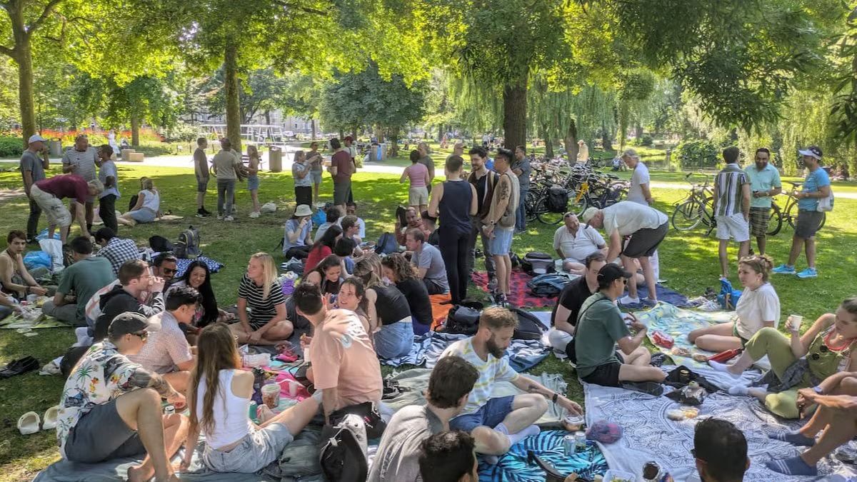 XXL picnic in Oosterpark (if the weather is good) !