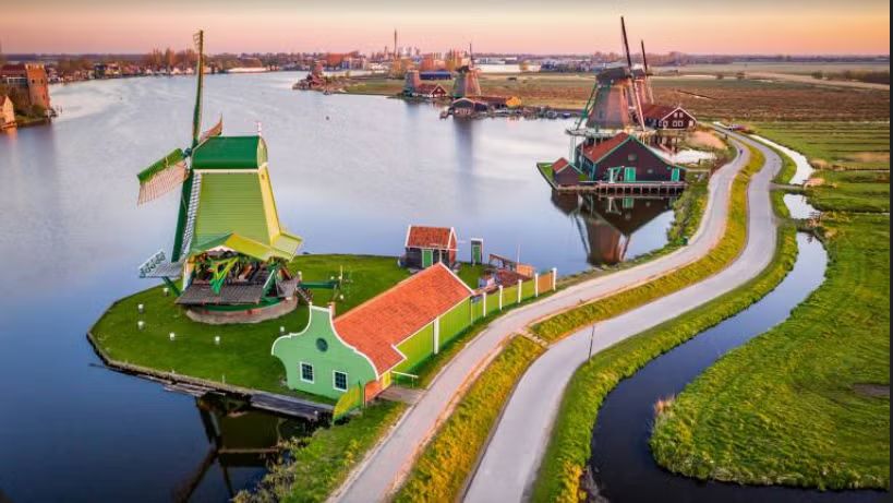 Back to the Past 🎩! - Visit Zaanse Schans