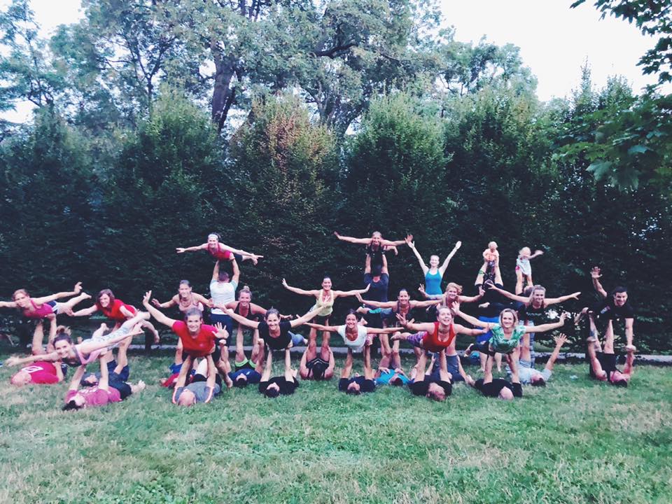 Acroyoga K&R Brno - prázdninové - open class pro všechny - úterý