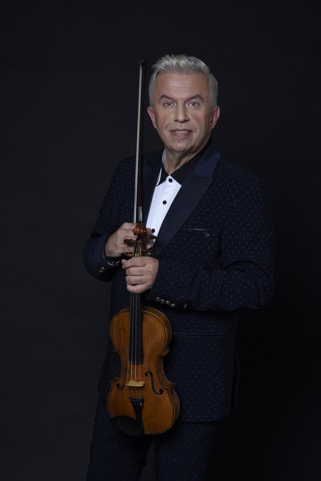 JAROSLAV SVĚCENÝ & SLAVNÉ HOUSLE V PROMĚNÁCH ČASU