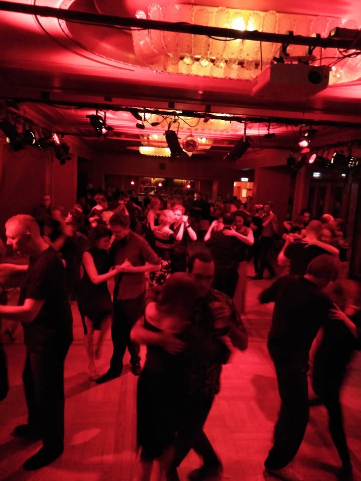 Tangonacht im Roten Salon der Volksbühne Berlin am Dienstag den 23.12.2025
