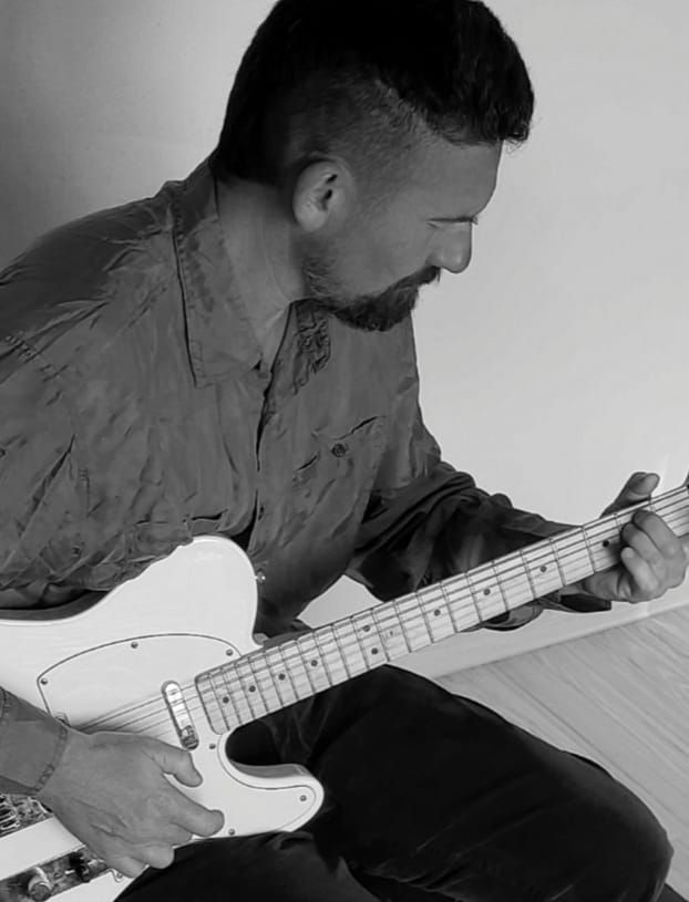OMG, One Man Guitar