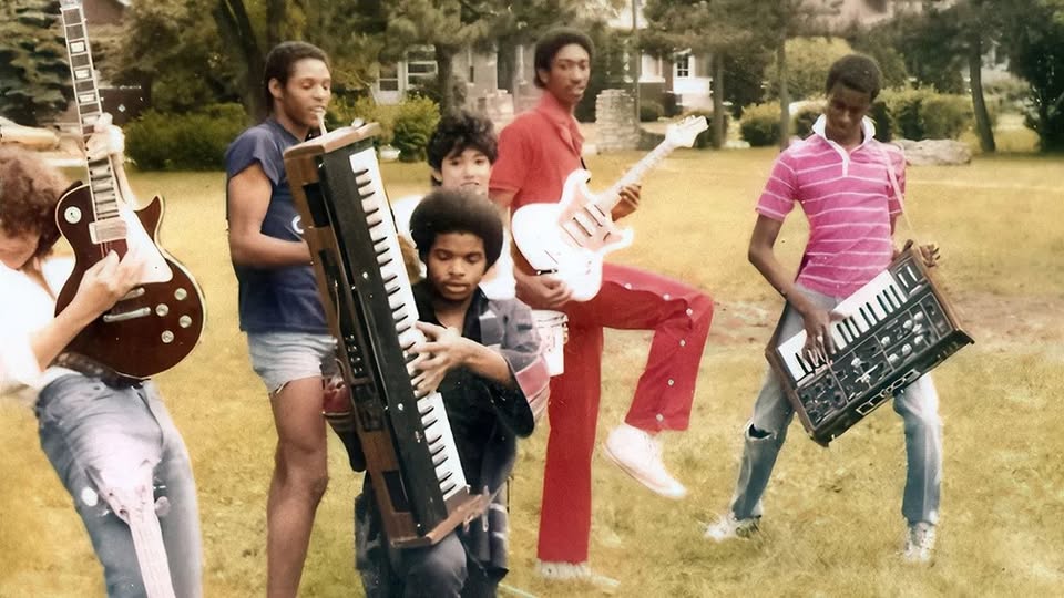 Move Ya Body: The Birth of House + Ultra Violet Neon Planet