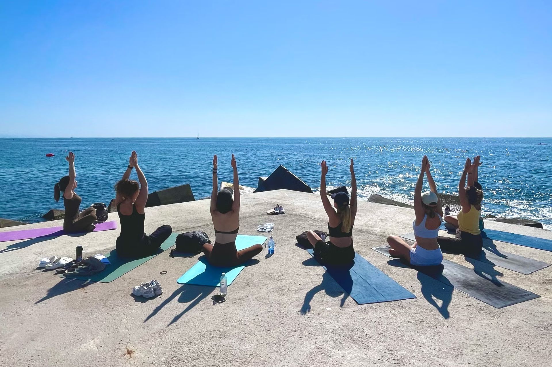 Feel good Yoga flow by the sea 🌊
Free trial