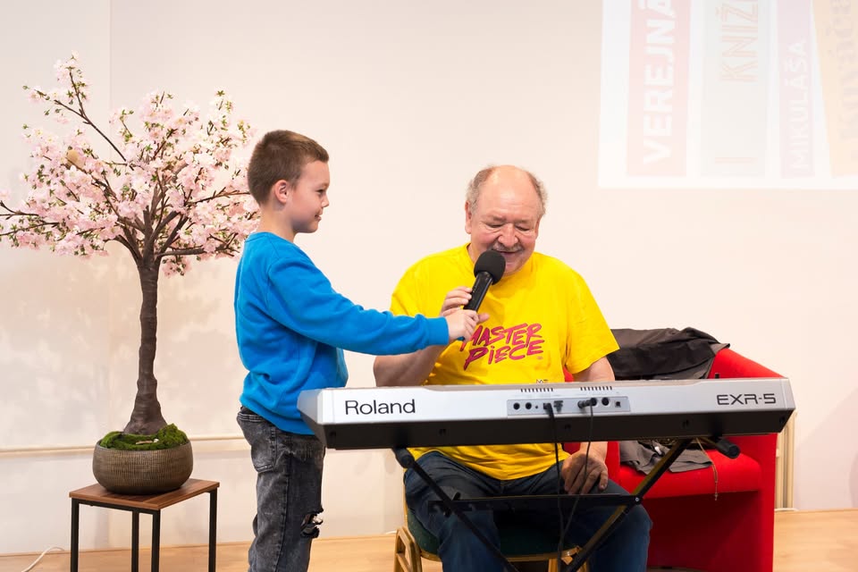 DANIEL HEVIER v knižnici