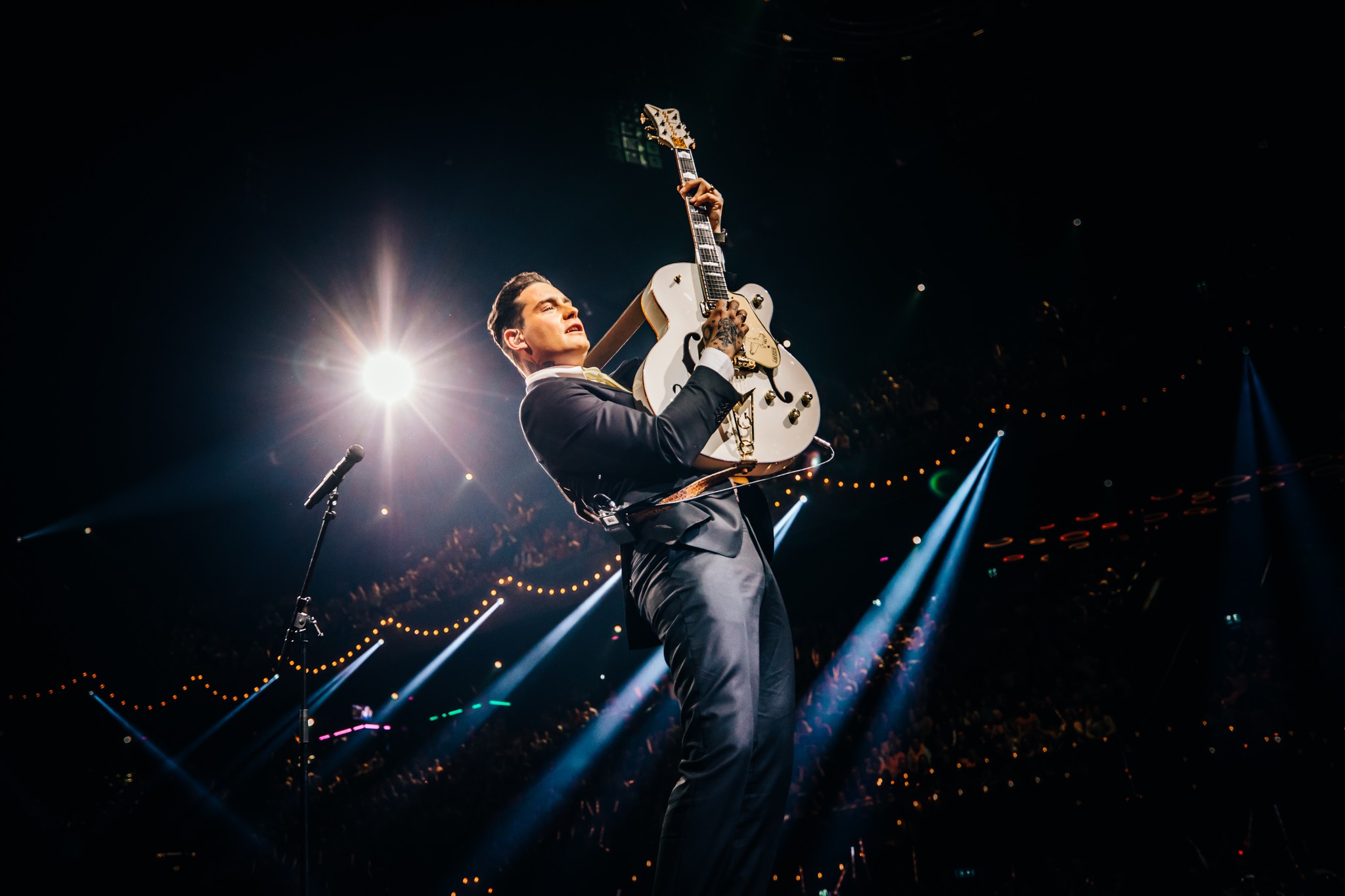 Douwe Bob - This World Is Our Home // AFAS Live, Amsterdam