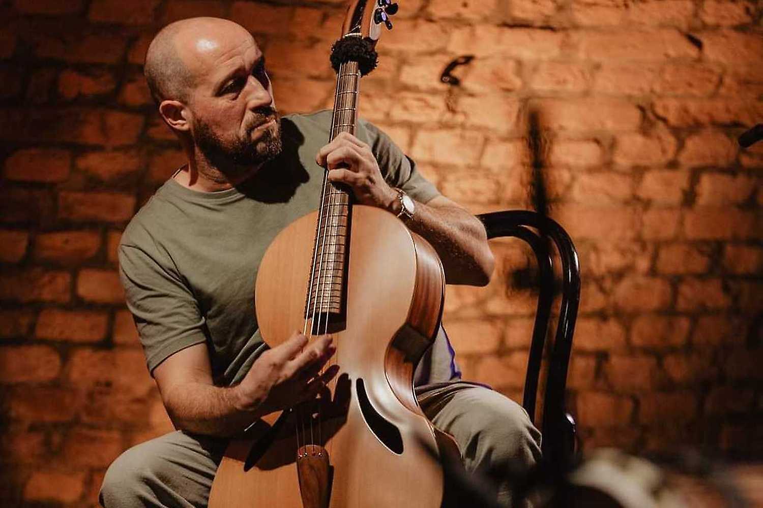 Tomáš Brichta: Guitarcello