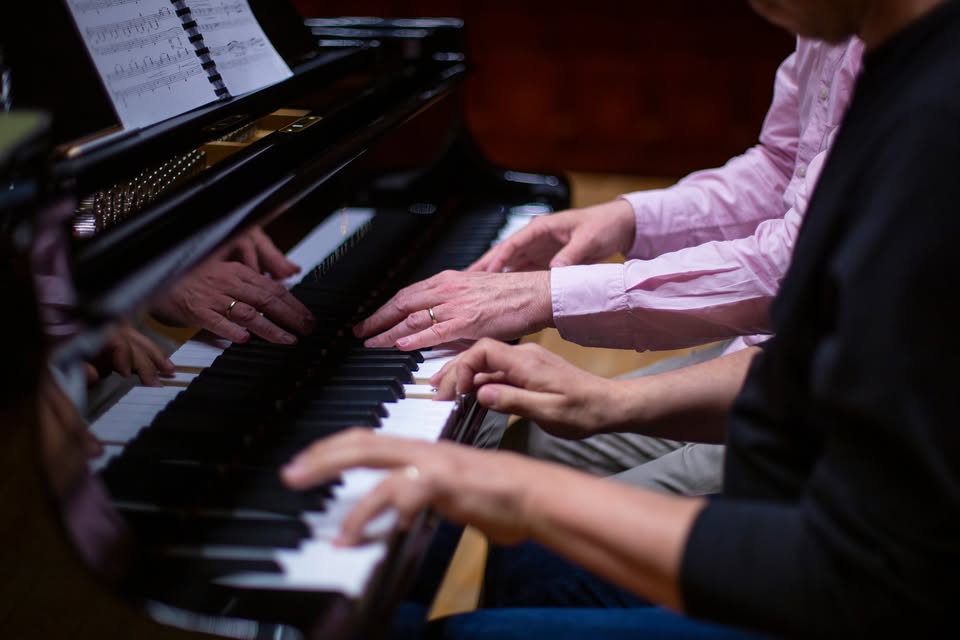 Hommage á Erik Satie - MORCEAUX EN FORME DE POIRE v Lučenci