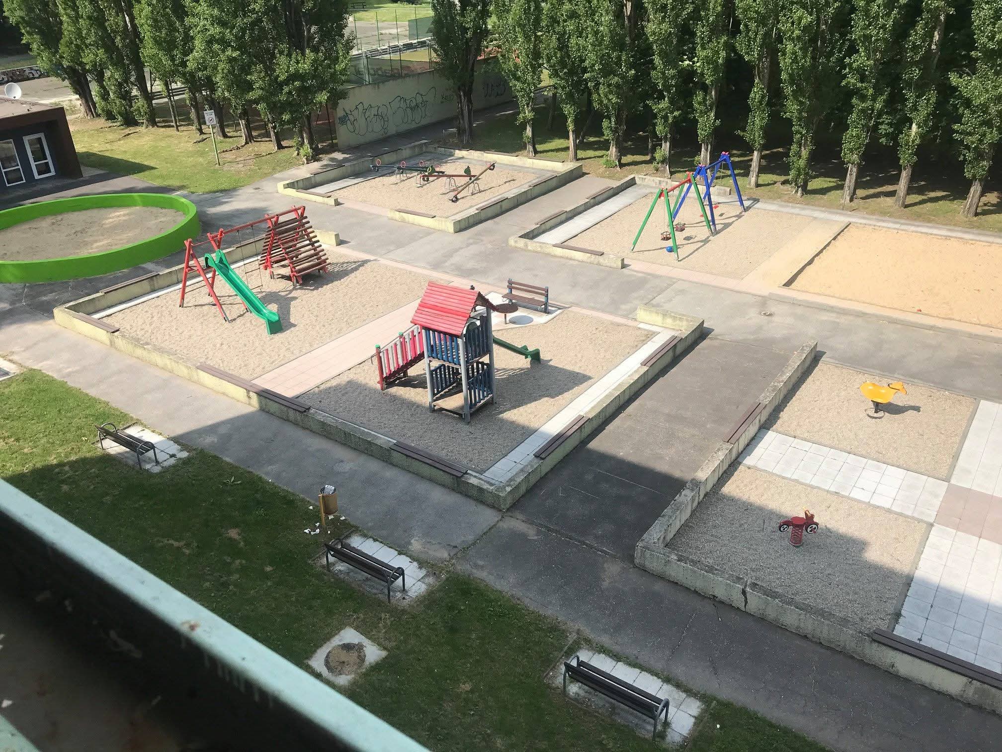 Natrieme si múriky na detskom ihrisku v Parku Družba