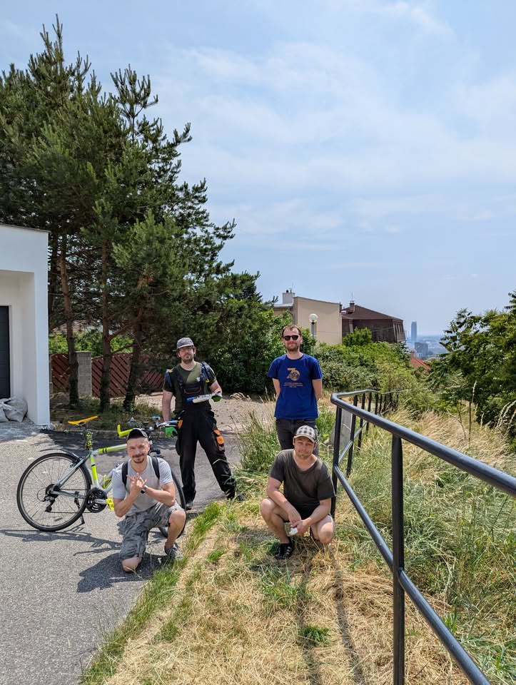 Zelená hliadka revitalizuje zábradlie na Hlavnej