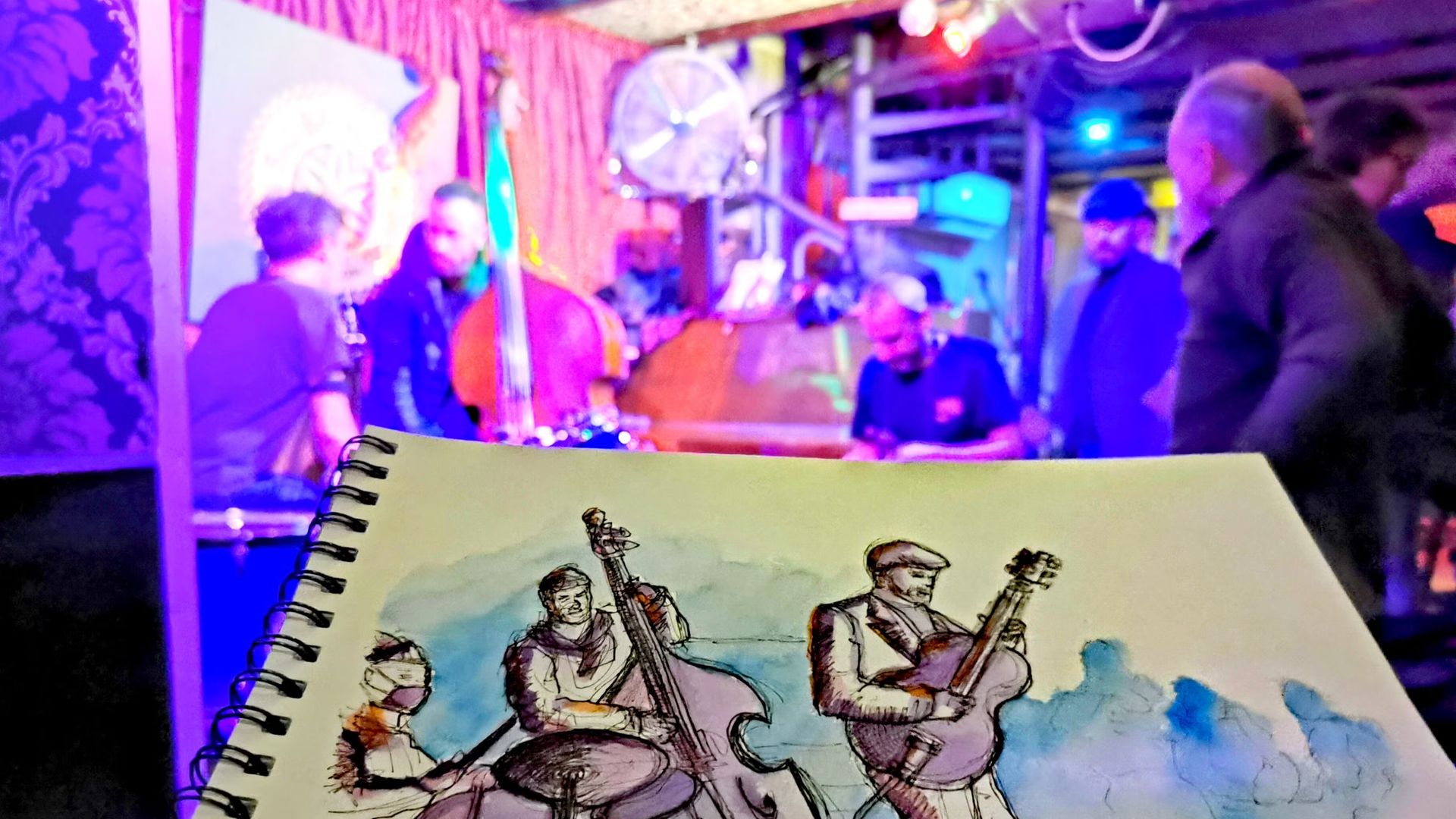 🎵🎨 Taller de Dibujo y Acuarela en Concierto de Jazz 🍻🍷
