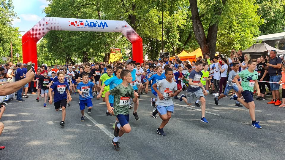Večerný beh mestom Spišská Nová Ves 2025