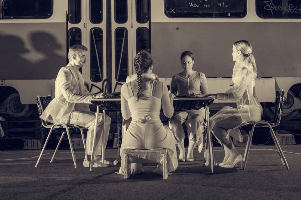 Room (Nøir Dance Company)