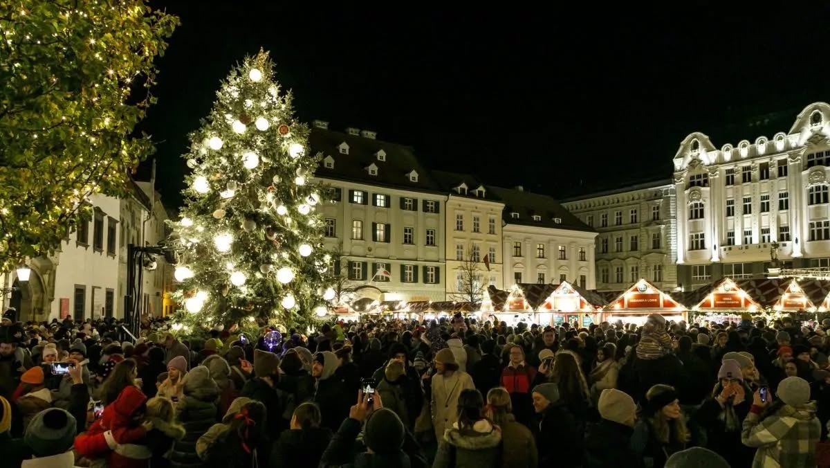 Klubovňa - stretnutie pod stromčekom Vianočné trhy Bratislava