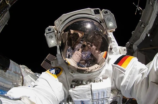 SPACE :: TALK #30  Ľudia vo vesmíre z pohľadu letového riadenia ISS a pozemného analogického výskumu